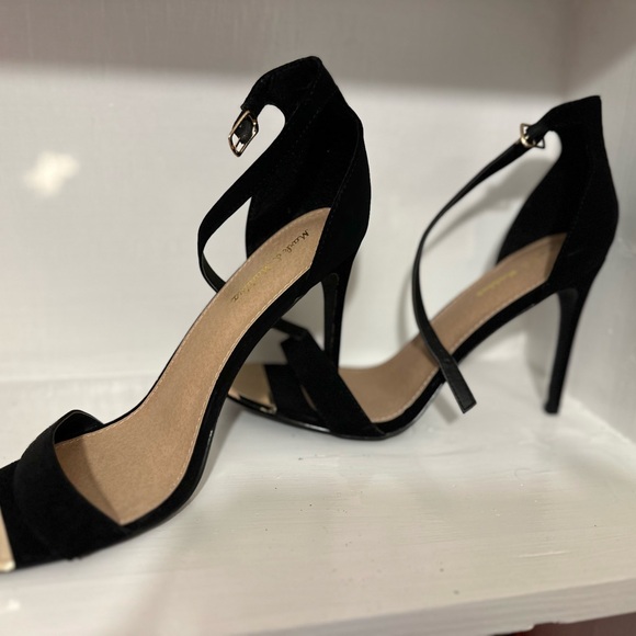 IS 10, elegant black heels with a little bit of bling on the toe. - Picture 1 of 4